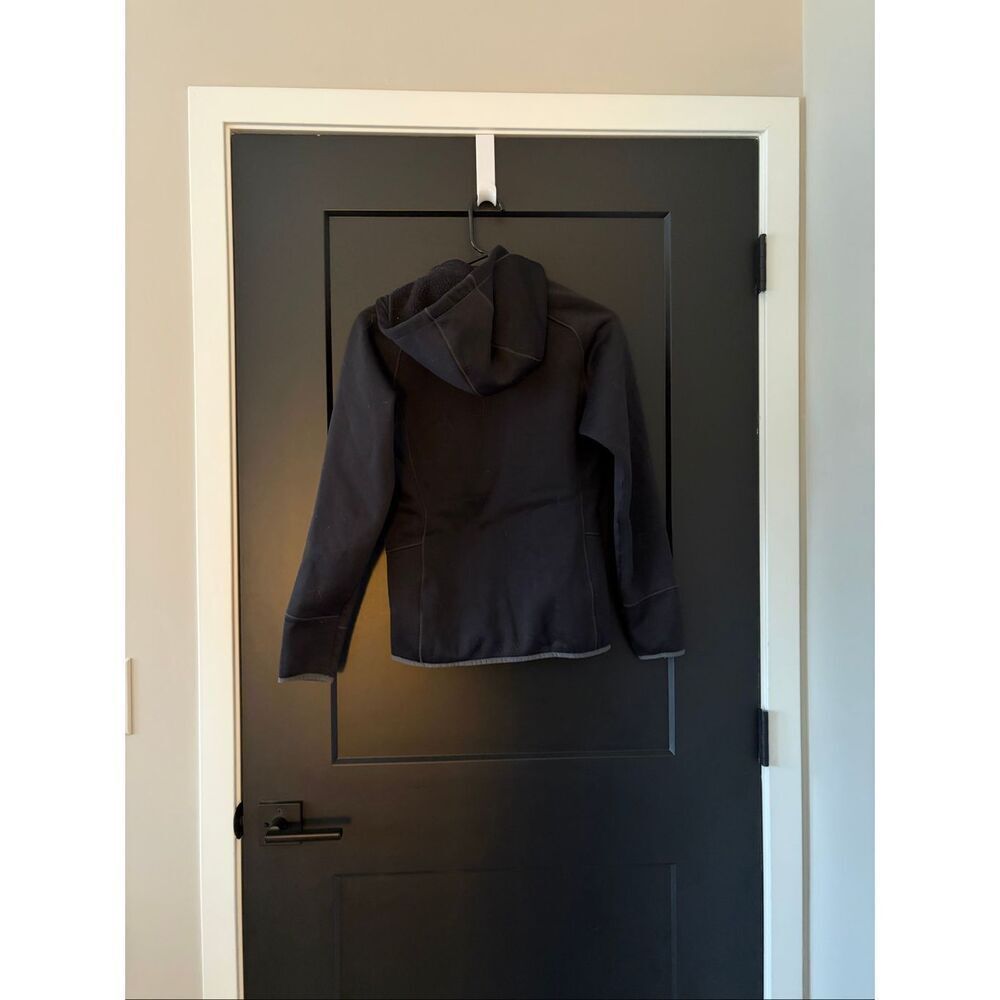 Patagonia Women’s Black Tech Fleece Hoodie Size Small (missing drawstrings) - Picture 7 of 7